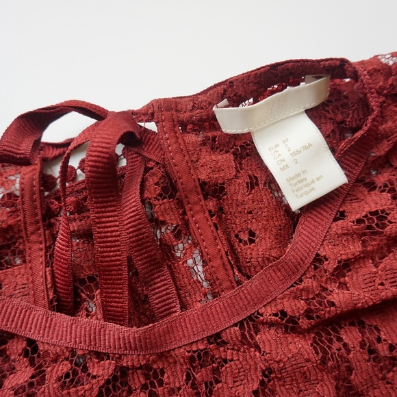 H&M Maroon Lace Top - Never Worn - Size 2 - Picture 4 of 5